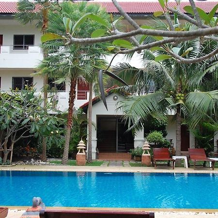 Sirikarn Residence & Luxury Apartments Pattaya Exteriör bild