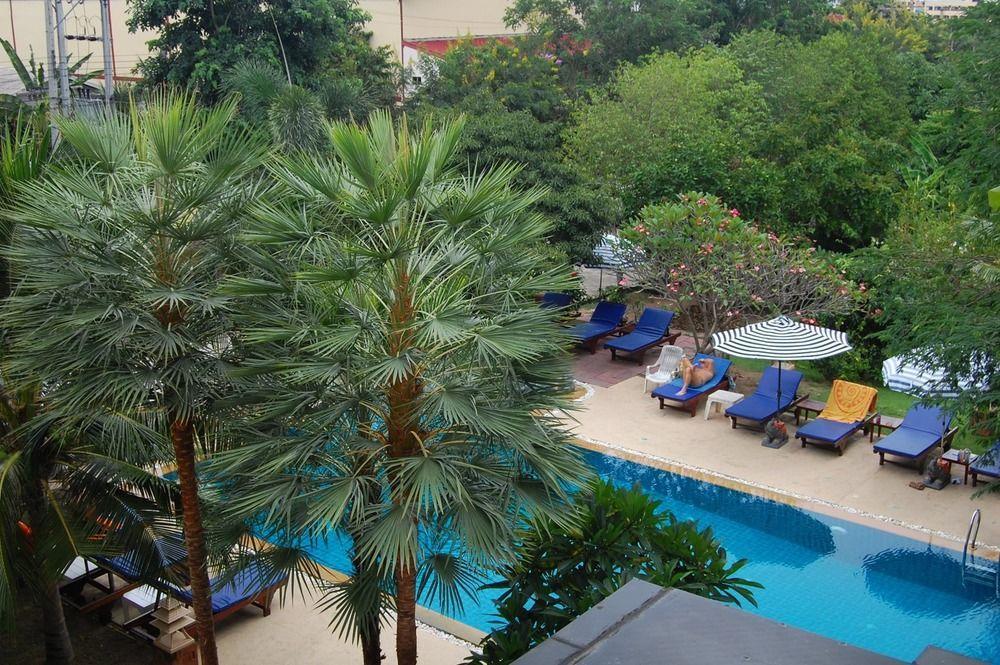 Sirikarn Residence & Luxury Apartments Pattaya Exteriör bild