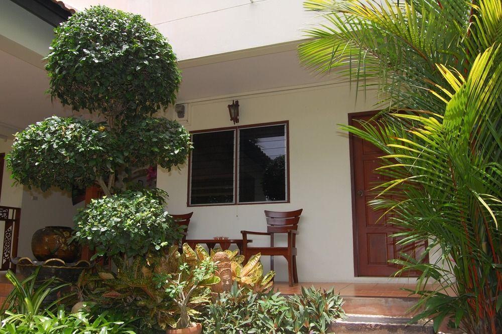 Sirikarn Residence & Luxury Apartments Pattaya Exteriör bild
