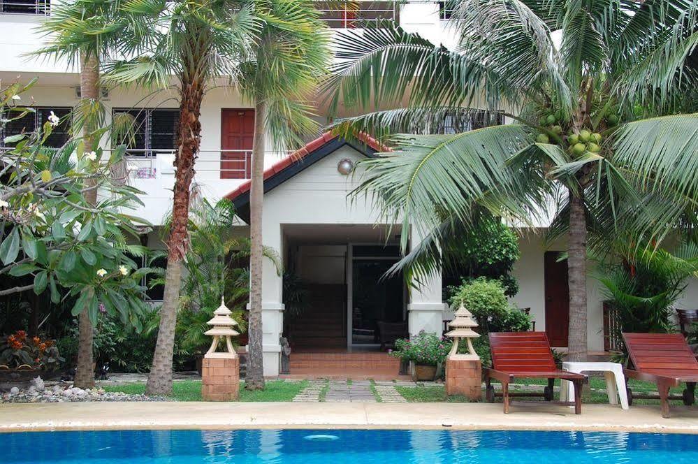 Sirikarn Residence & Luxury Apartments Pattaya Exteriör bild